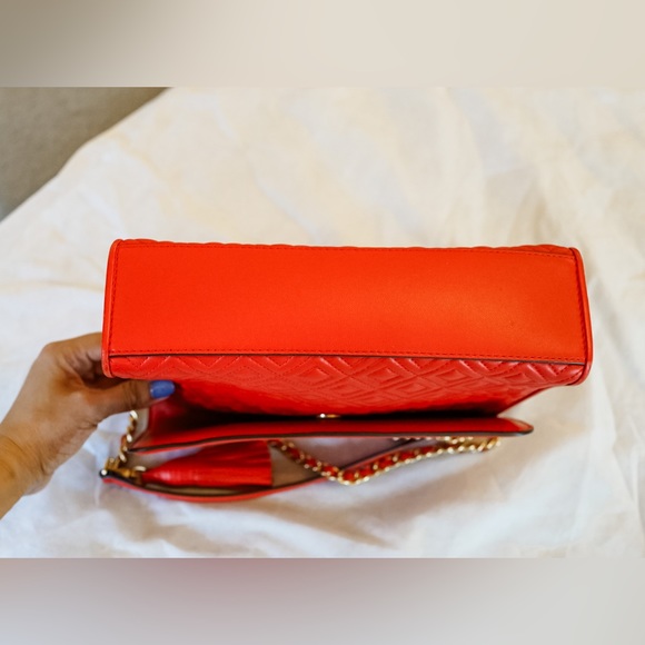 Tory Burch Fleming Convertible Shoulder Leather Bag in Brilliant Red - Picture 3 of 12